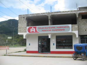 Die Bank "Caja municipal Huancayo" am
                Jiron Bol�var (zweiter Block / cuadra 2) zur Avenida San
                Mart�n hin. Hier ist auch Geldversand mit Western Union
                m�glich, mit elektronischem System, schneller als mit
                Fax.