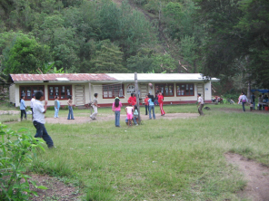Das Sonntagsvolleyballspiel der Yanesha
                            / Amuesha, gemischt 01